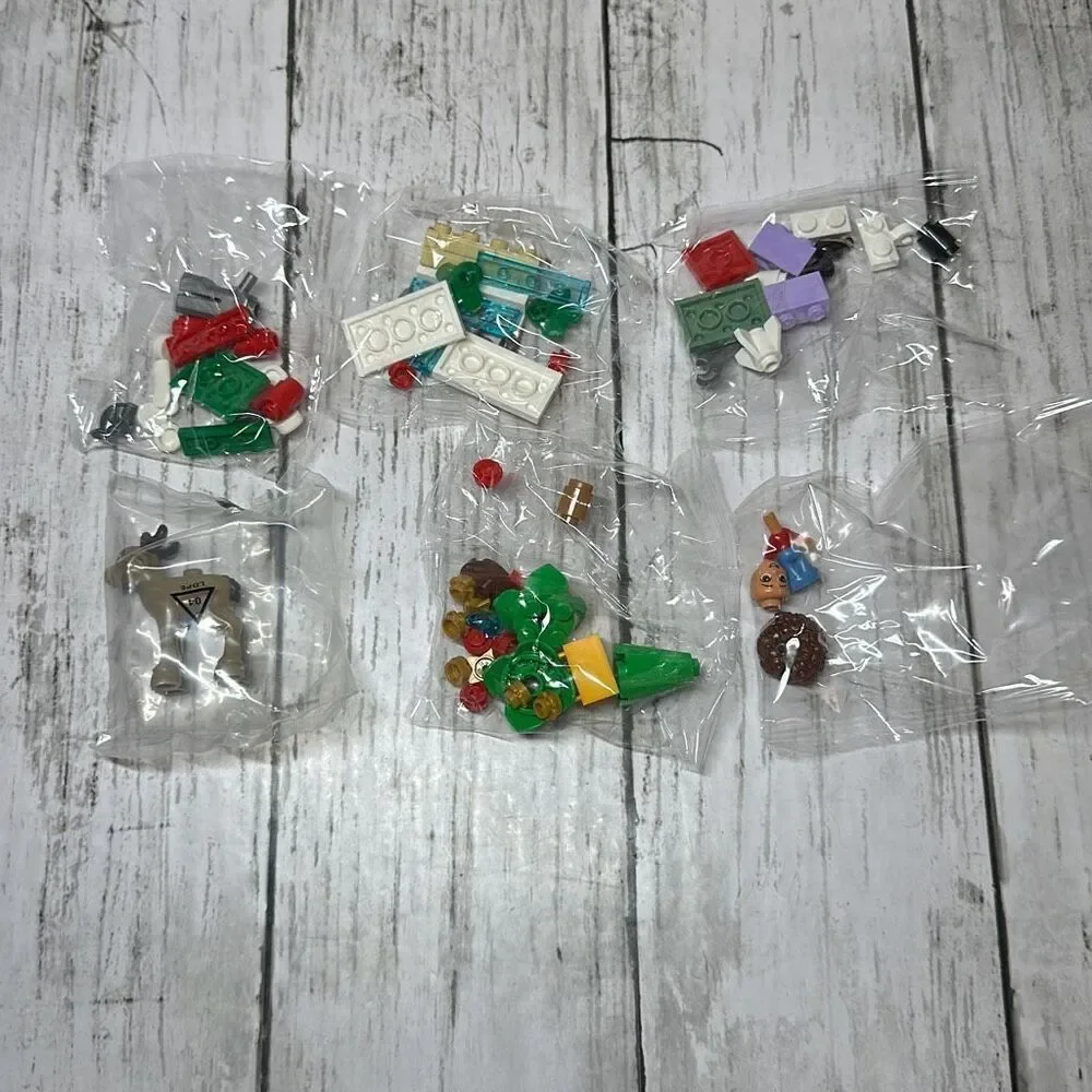 LEGO Friends 41706 24 Mini Builds‎ from 2022 Advent Holiday Calendar